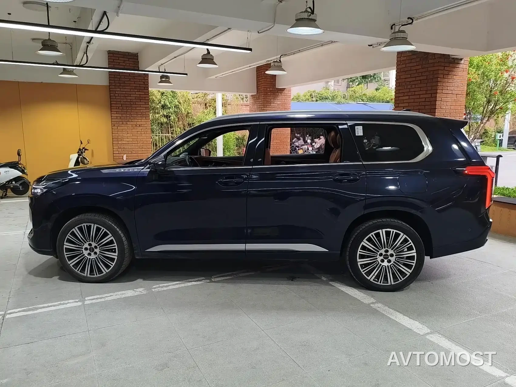 Exeed Landmark C-DM 2025 180 Ultra Long Range Max AWD 6-Seater — фото 2