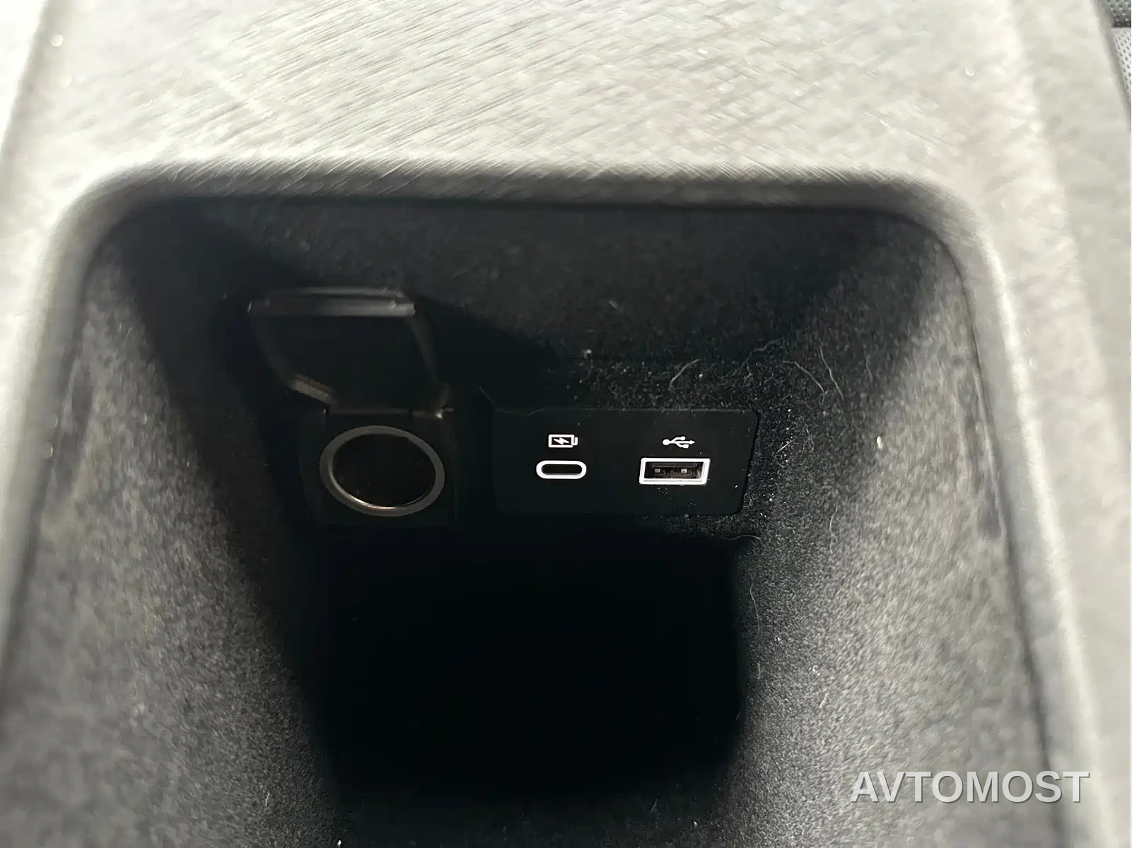 Lynk & Co 05 EM-P 2021 1.5TD PHEV HALO — фото 24