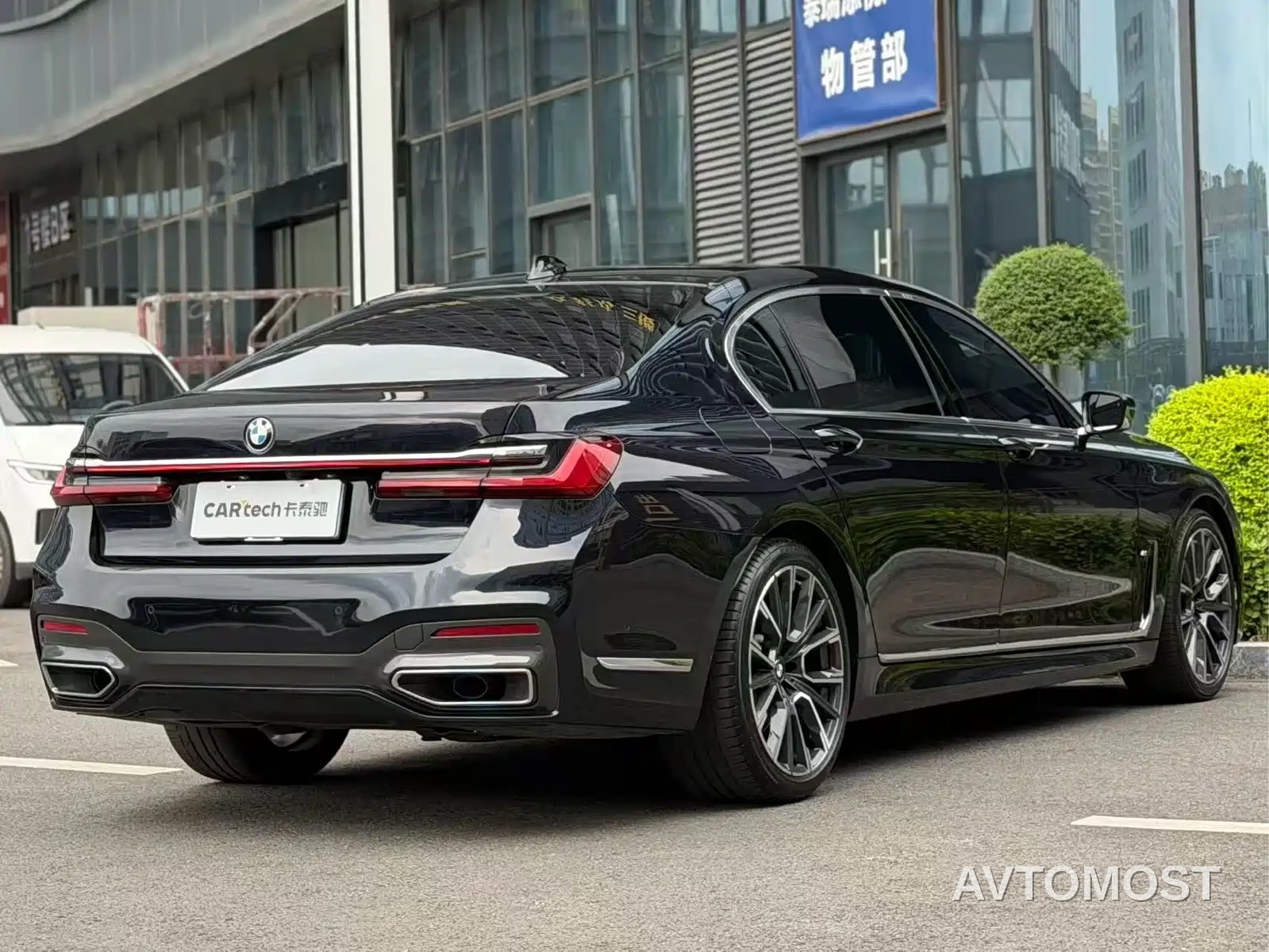 BMW 7 Series 2021 Model 740Li Premium M Sport Package — фото 3