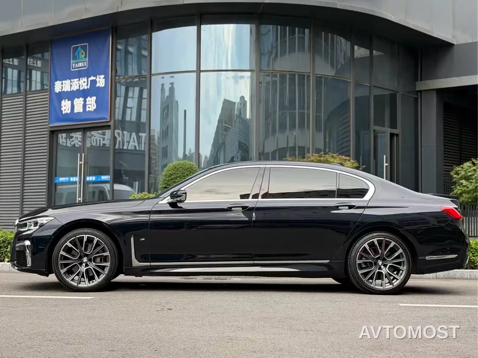 BMW 7 Series 2021 Model 740Li Premium M Sport Package — фото 5
