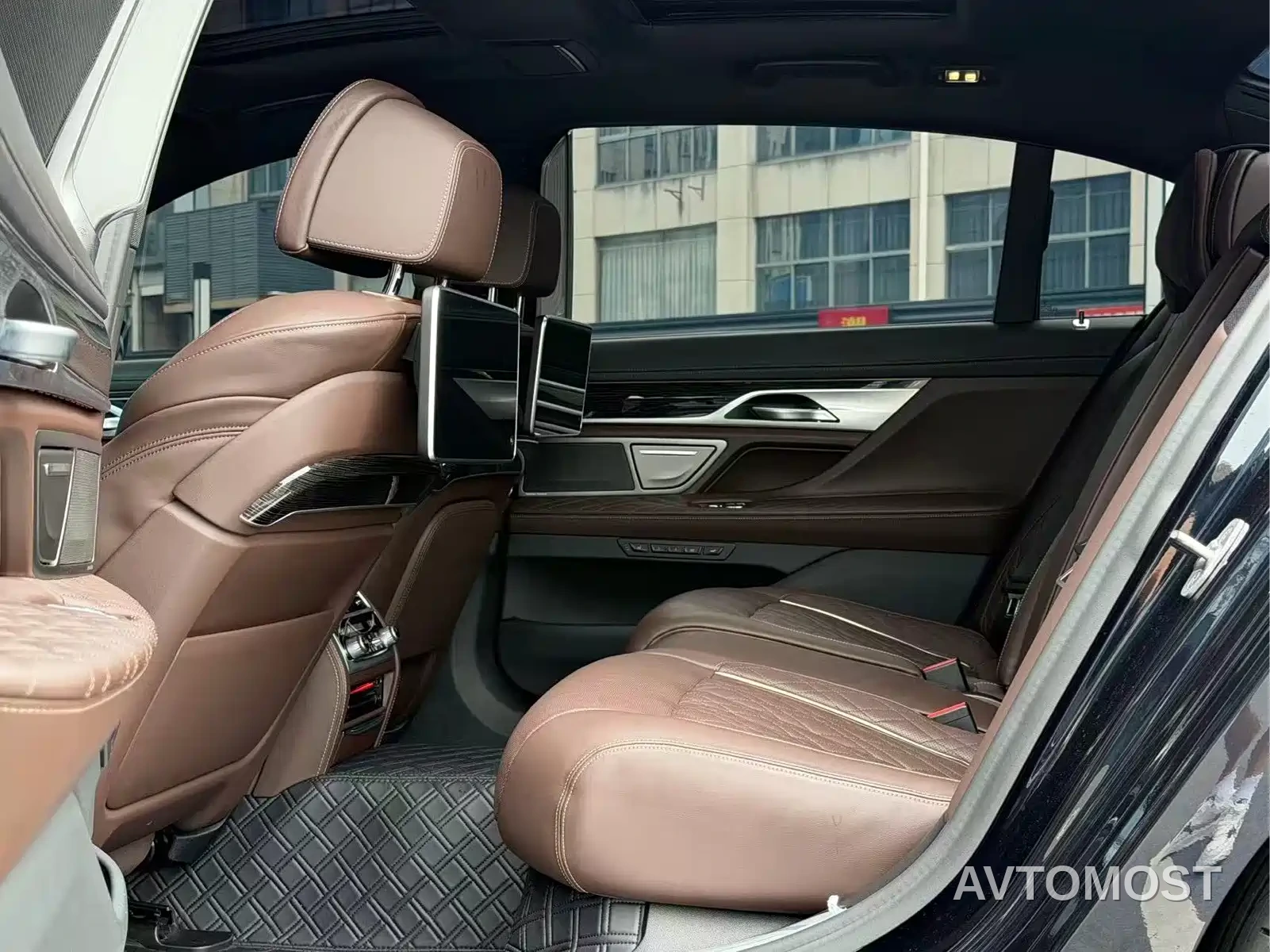 BMW 7 Series 2021 Model 740Li Premium M Sport Package — фото 6