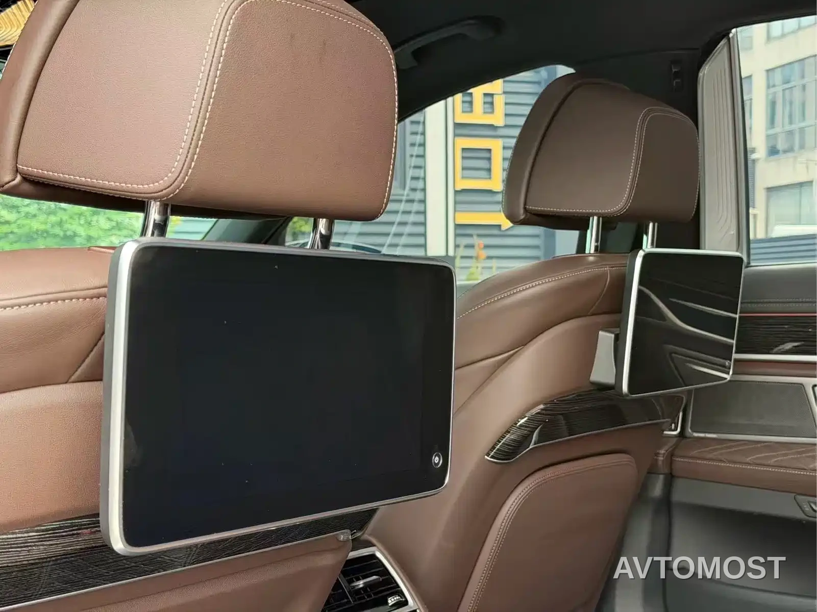 BMW 7 Series 2021 Model 740Li Premium M Sport Package — фото 8