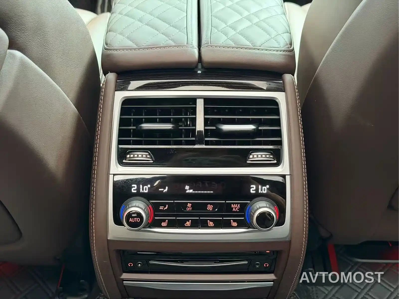 BMW 7 Series 2021 Model 740Li Premium M Sport Package — фото 9