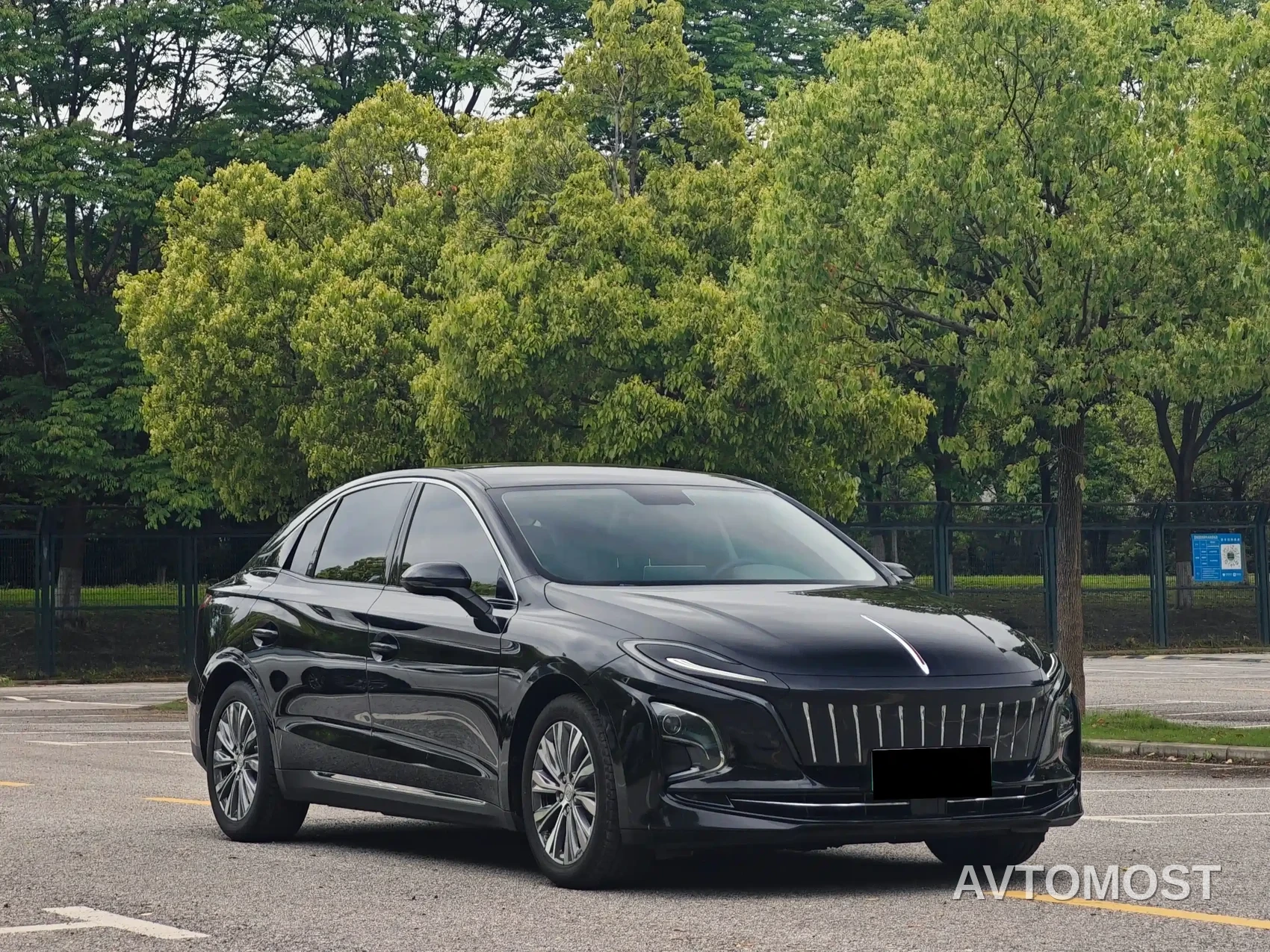 Hongqi E-QM5 2022 431km Charging Enjoyment Edition — фото 3