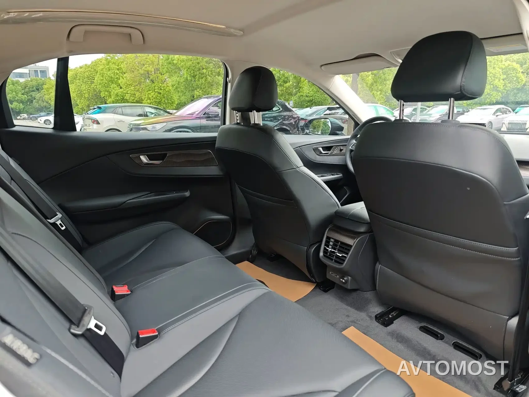 Hongqi E-QM5 2022 431km Charging Enjoyment Edition — фото 7