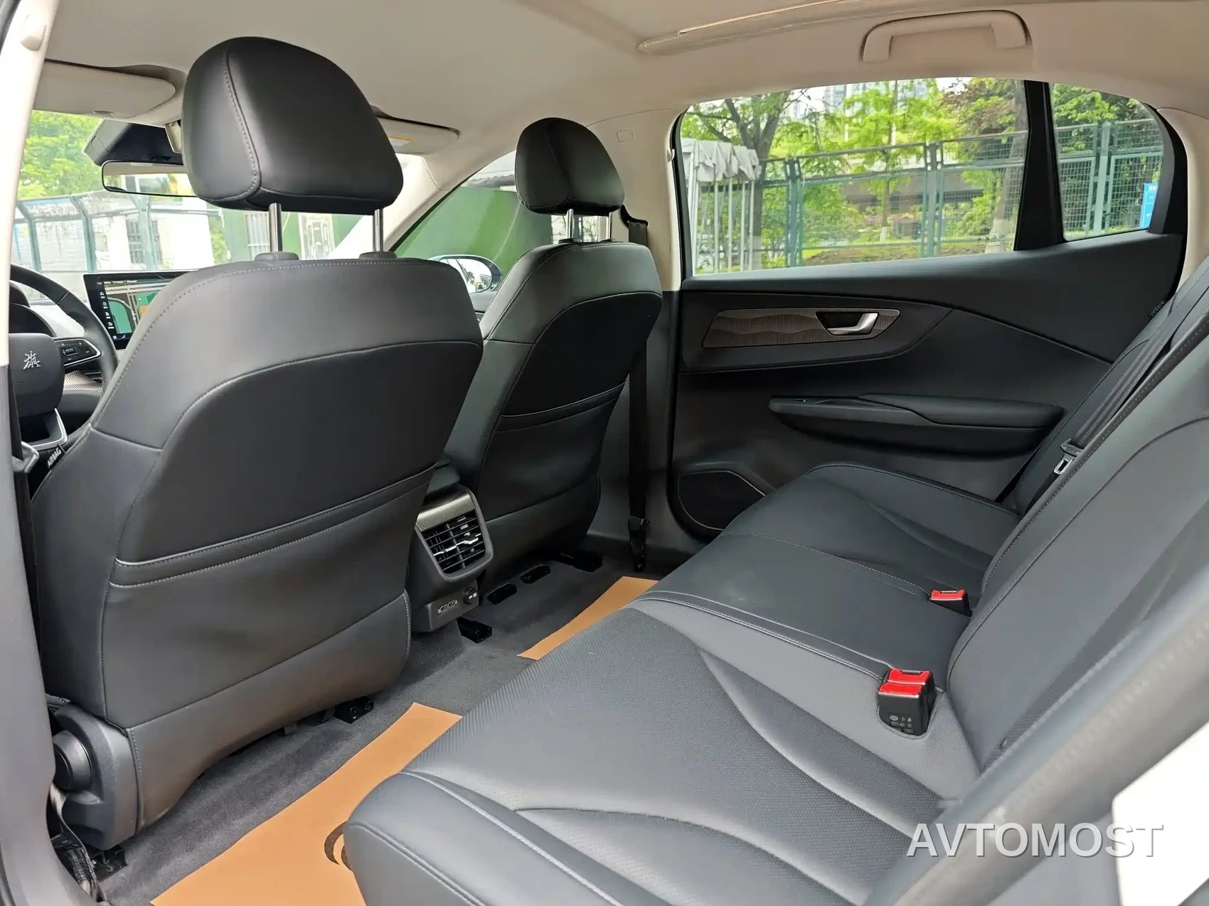 Hongqi E-QM5 2022 431km Charging Enjoyment Edition — фото 8