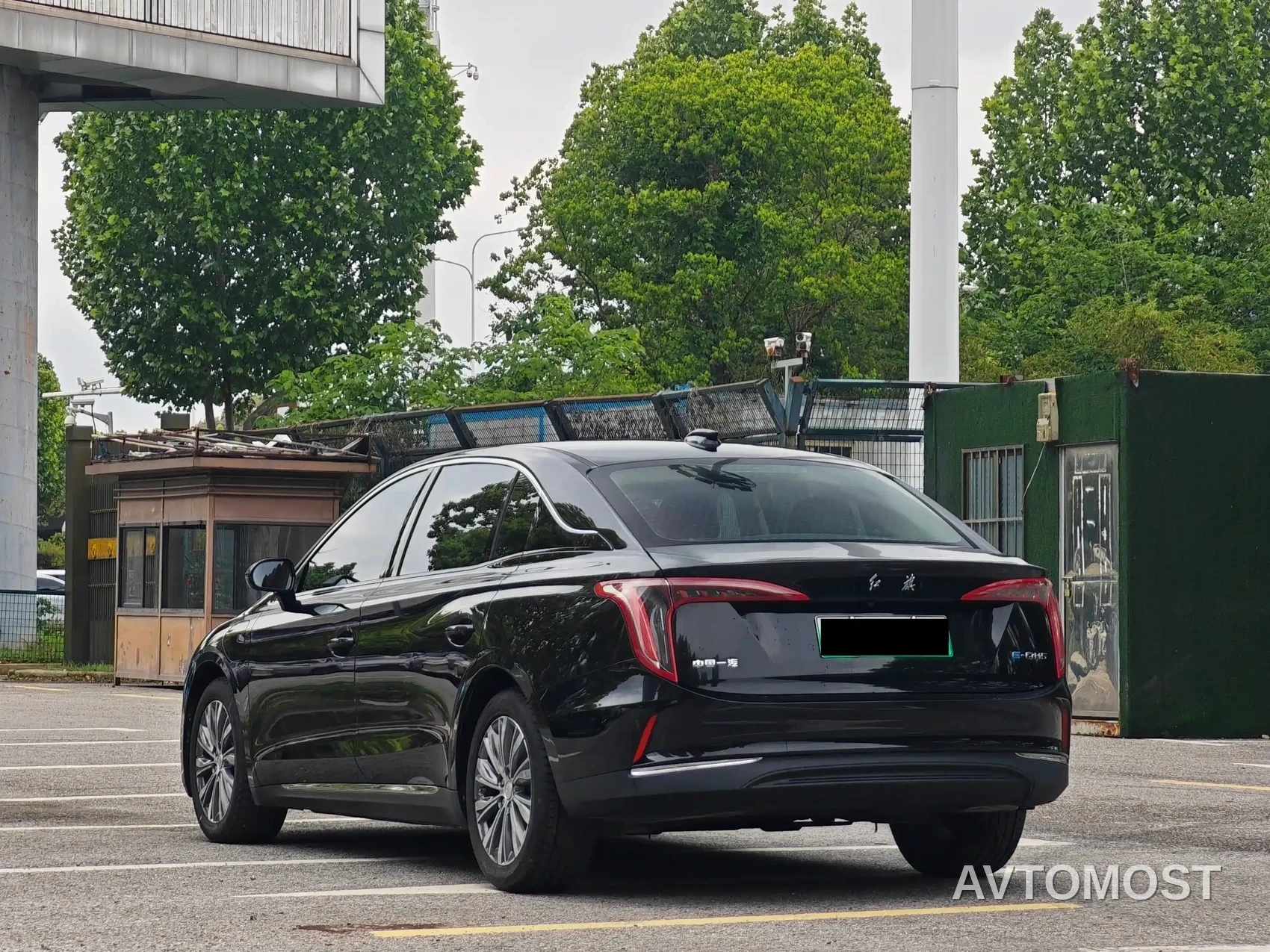 Hongqi E-QM5 2022 431km Charging Enjoyment Edition — фото 9