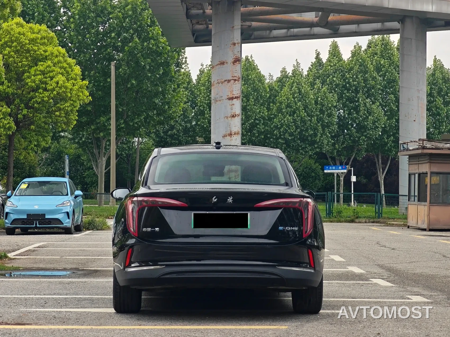 Hongqi E-QM5 2022 431km Charging Enjoyment Edition — фото 10