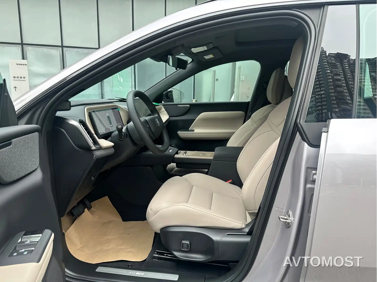 Volvo XC70 Plug-in Hybrid 2025 Standard — фото 3