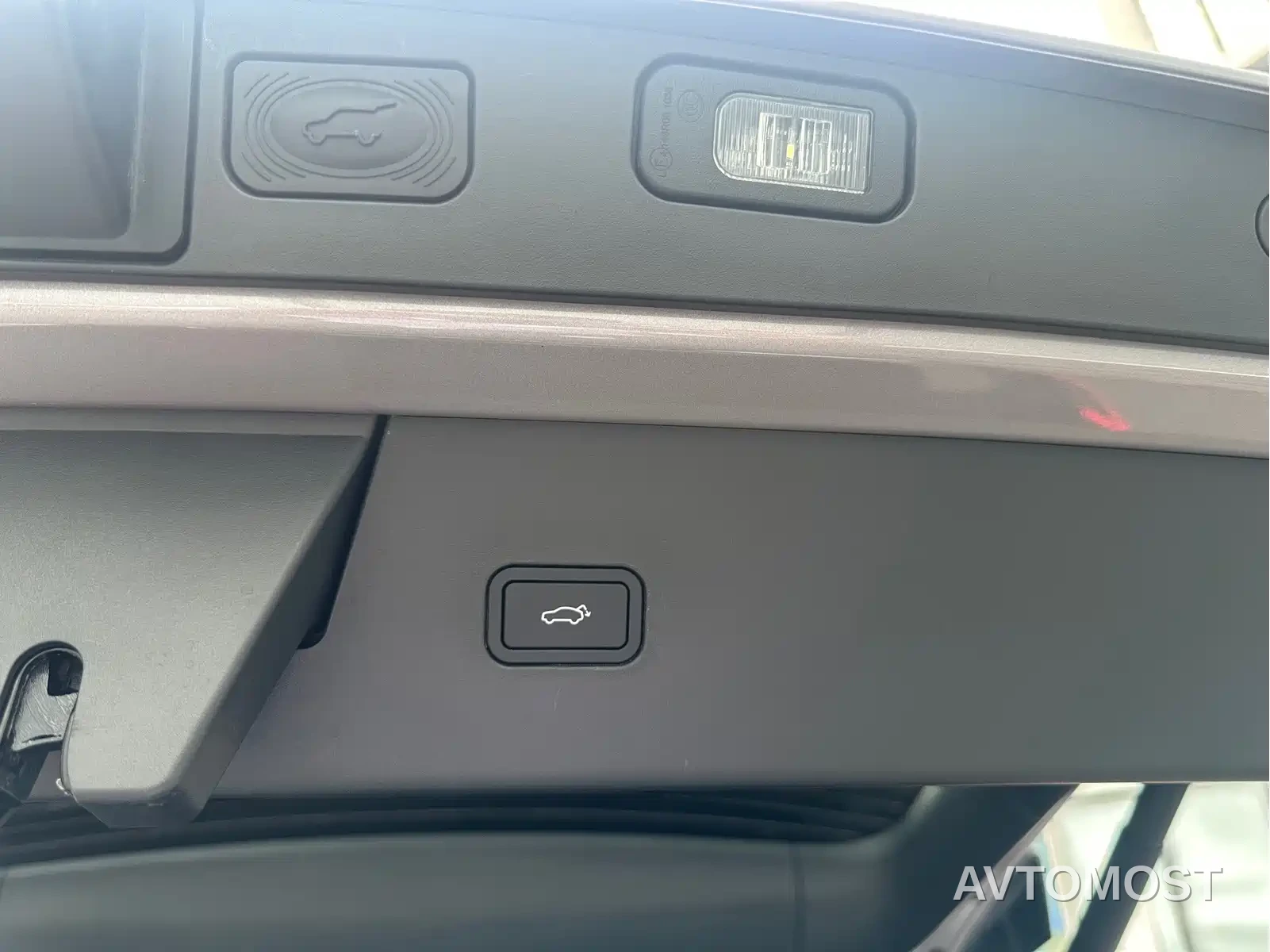 Volvo XC70 Plug-in Hybrid 2025 Standard — фото 11