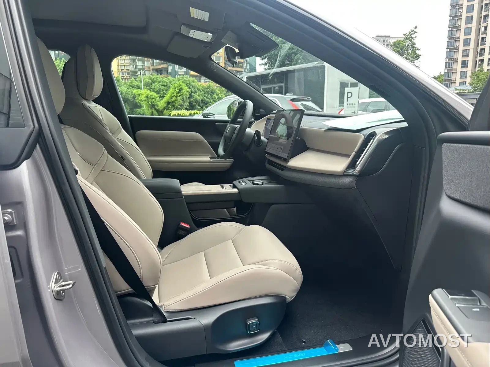 Volvo XC70 Plug-in Hybrid 2025 Standard — фото 13