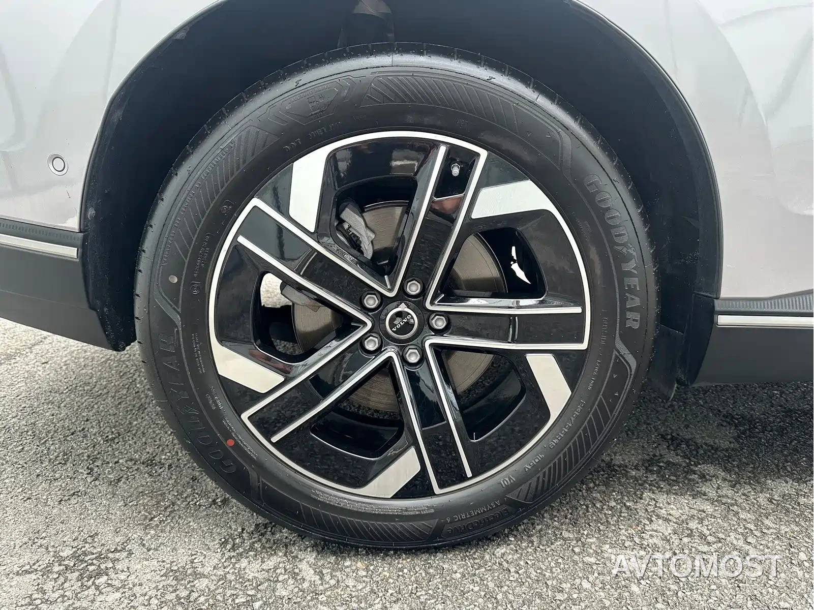 Volvo XC70 Plug-in Hybrid 2025 Standard — фото 15