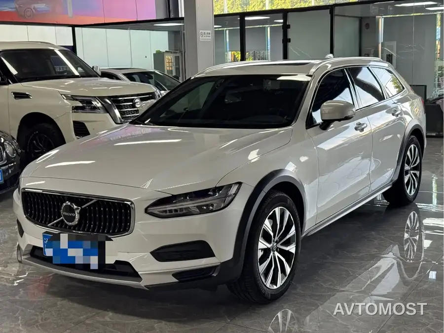 Volvo V90 2023 Cross Country B5 AWD Smart Distance Edition