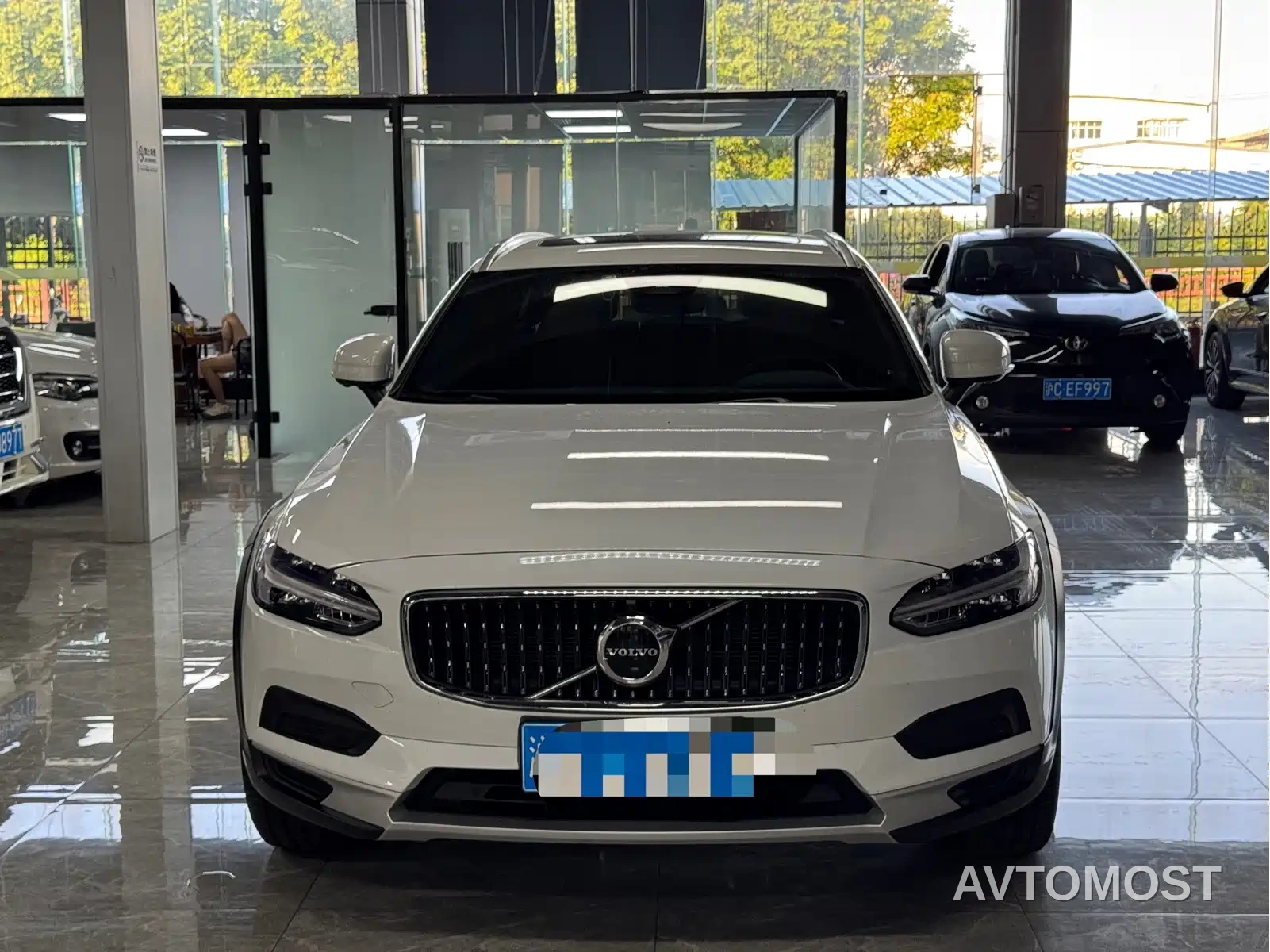 Volvo V90 2023 Cross Country B5 AWD Smart Distance Edition — фото 2