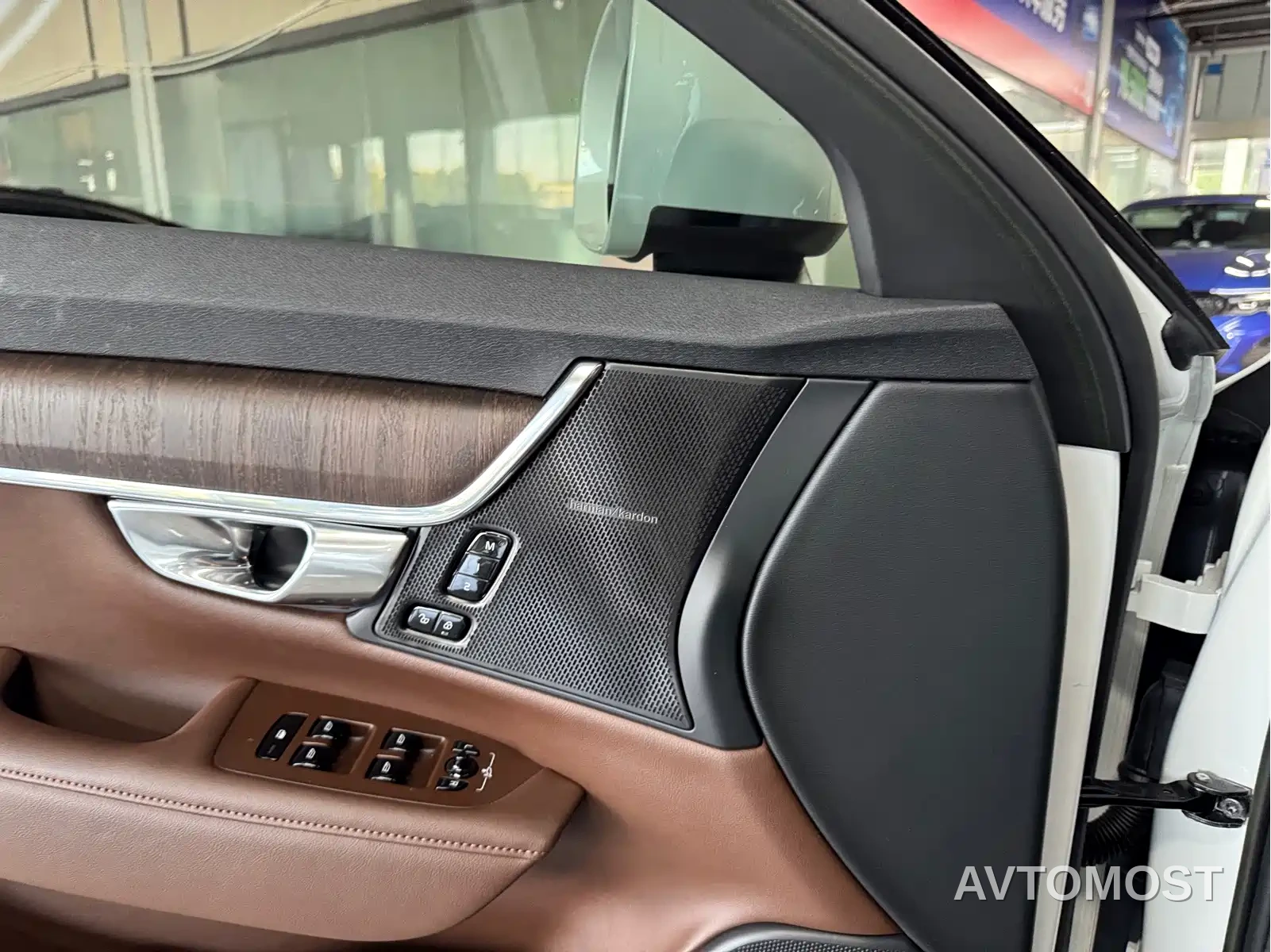 Volvo V90 2023 Cross Country B5 AWD Smart Distance Edition — фото 6