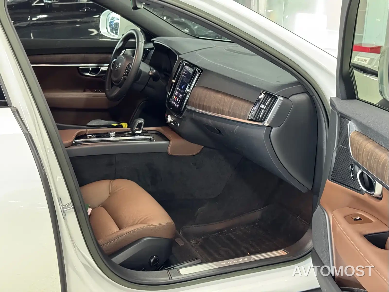 Volvo V90 2023 Cross Country B5 AWD Smart Distance Edition — фото 9