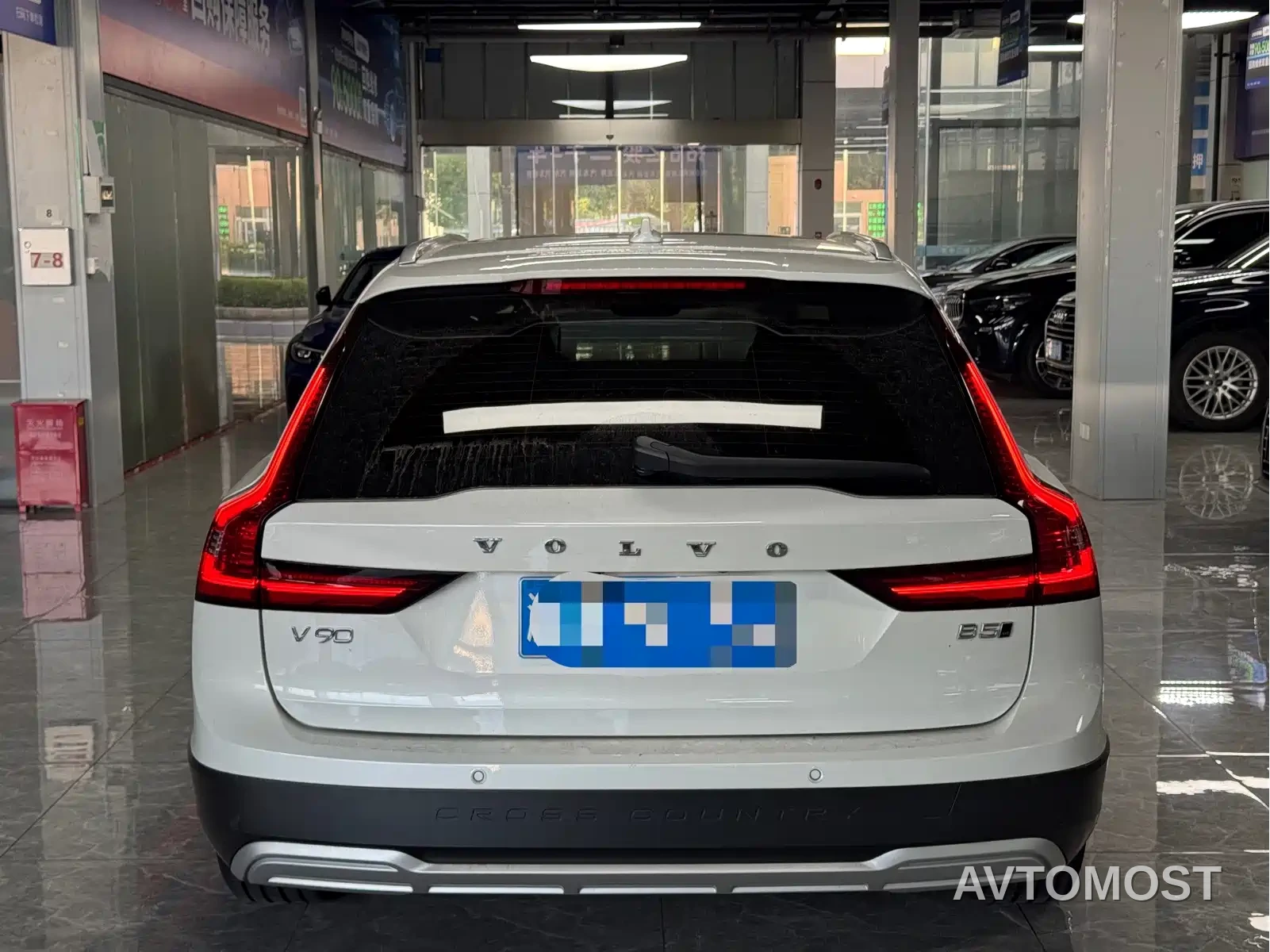 Volvo V90 2023 Cross Country B5 AWD Smart Distance Edition — фото 13