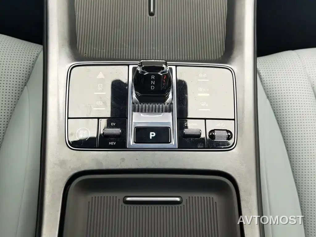 BYD Seal 2024 Glory Edition DM-i 1.5L 121km Elite — фото 12