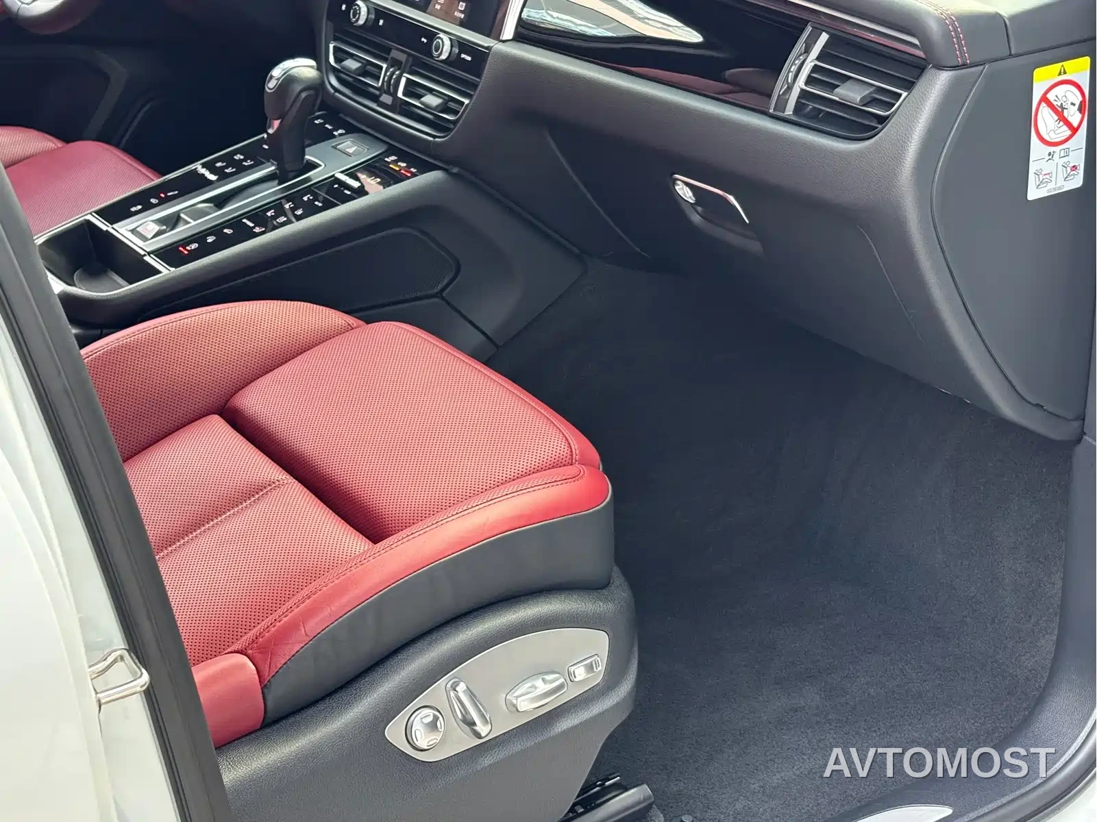 Porsche Macan 2023 Macan S 2.9T — фото 16