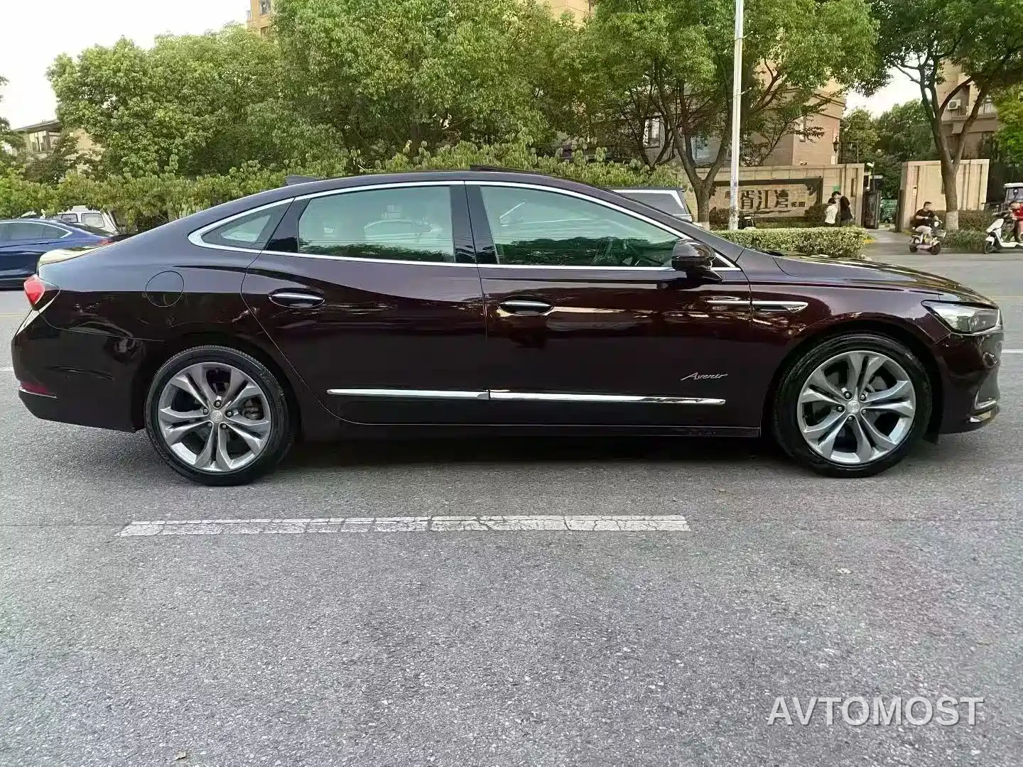 Buick LaCrosse 2022 Avenir First Edition — фото 6