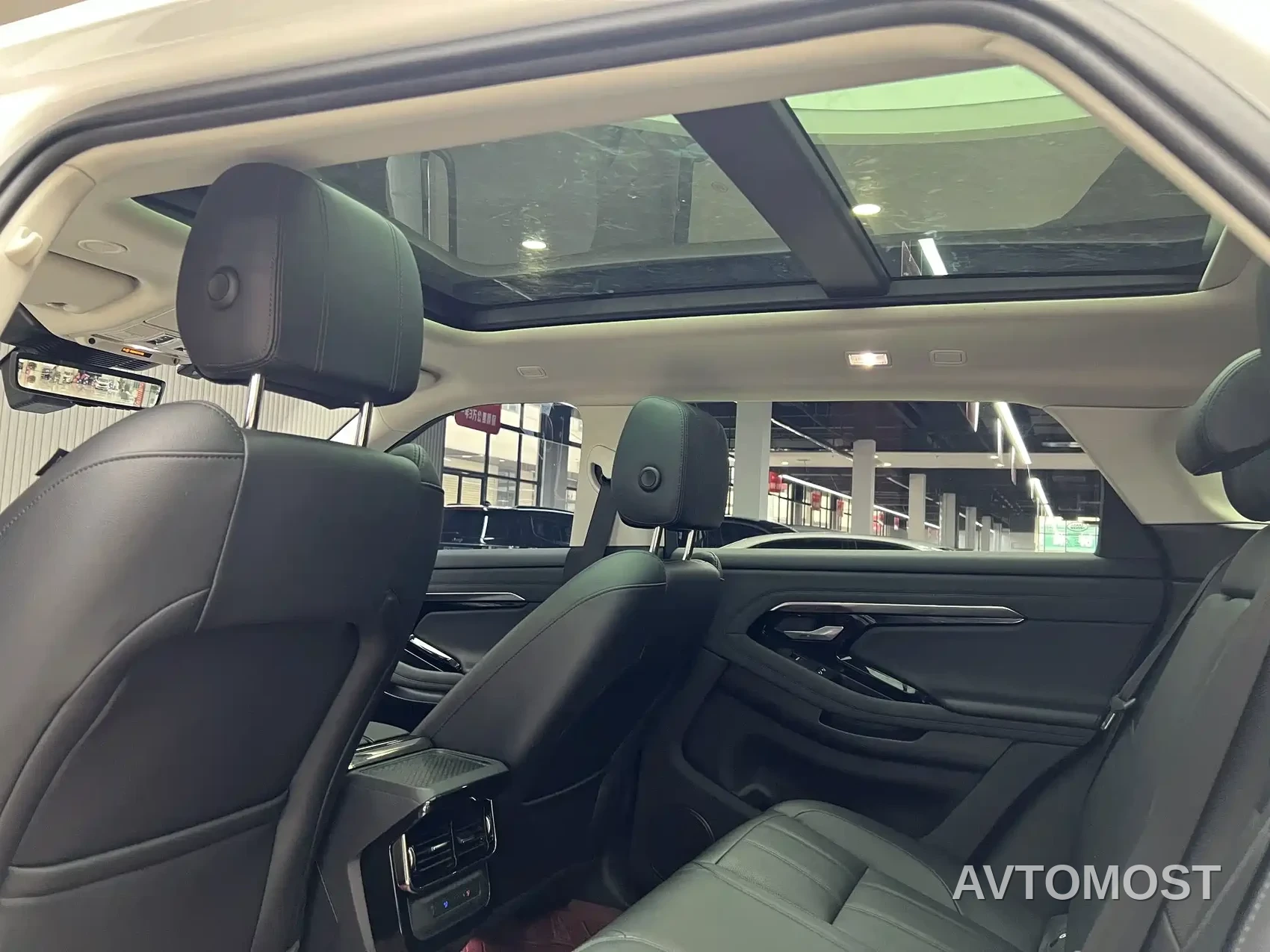 Land Rover Range Rover Evoque New Energy 2021 Range Rover Evoque L P300e Luxury — фото 8