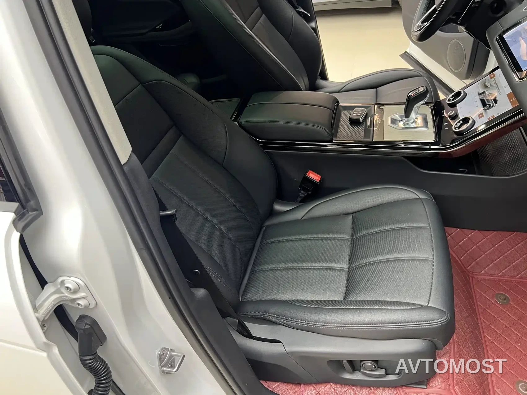 Land Rover Range Rover Evoque New Energy 2021 Range Rover Evoque L P300e Luxury — фото 11