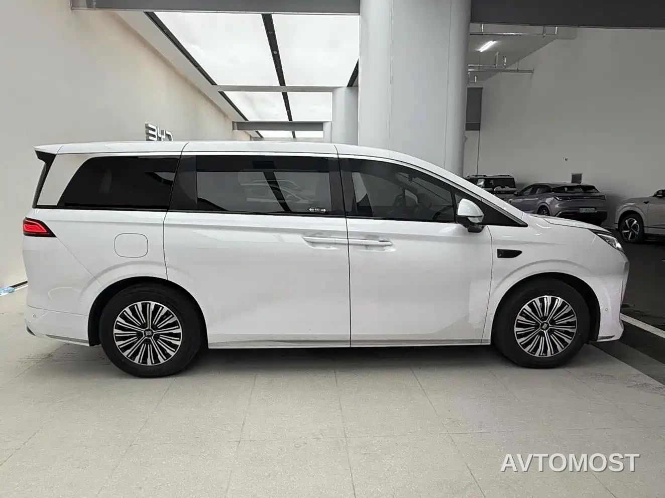 BYD Xia 2025 DM-i 1.5T 100km Surpass Edition — фото 3