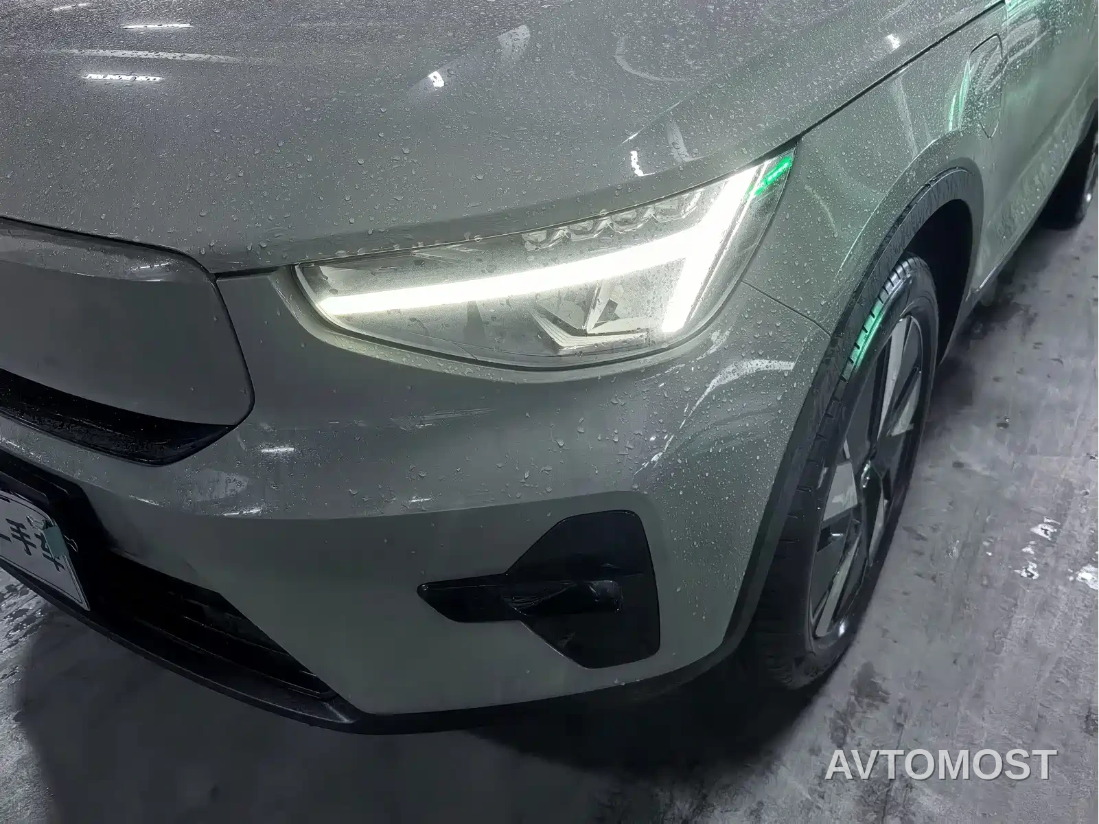 Volvo C40 2024 Long Range Edition — фото 12
