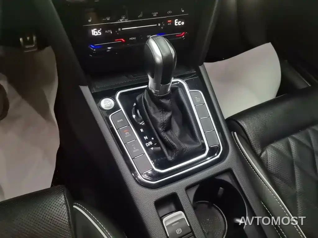 Volkswagen Magotan GTE Plug-in Hybrid 2020 GTE Luxury — фото 13