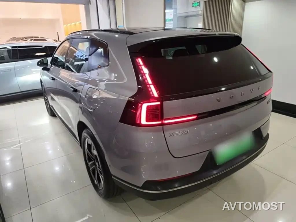 Volvo XC70 Plug-in Hybrid 2025 Standard — фото 5