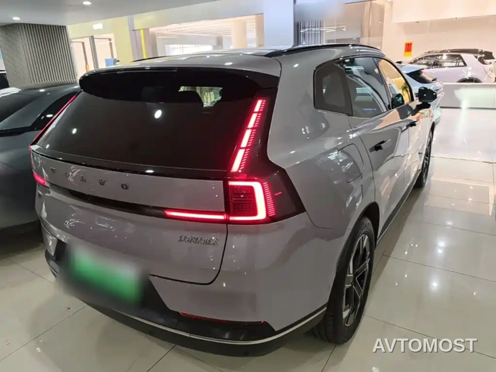Volvo XC70 Plug-in Hybrid 2025 Standard — фото 7