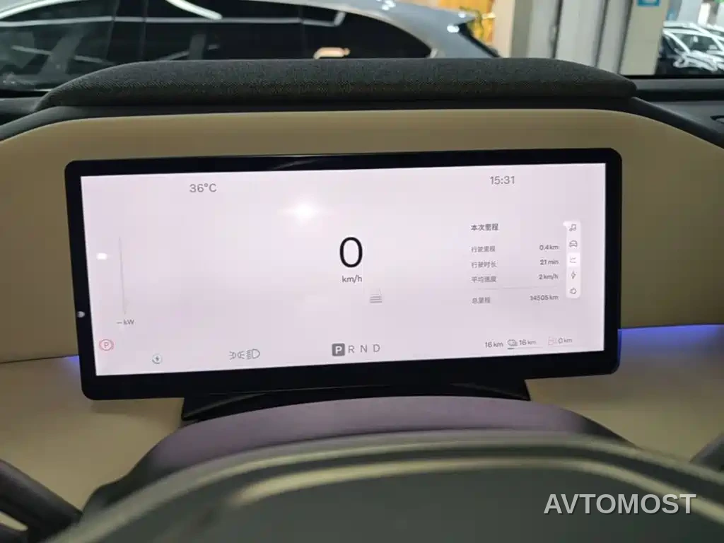 Volvo XC70 Plug-in Hybrid 2025 Standard — фото 12