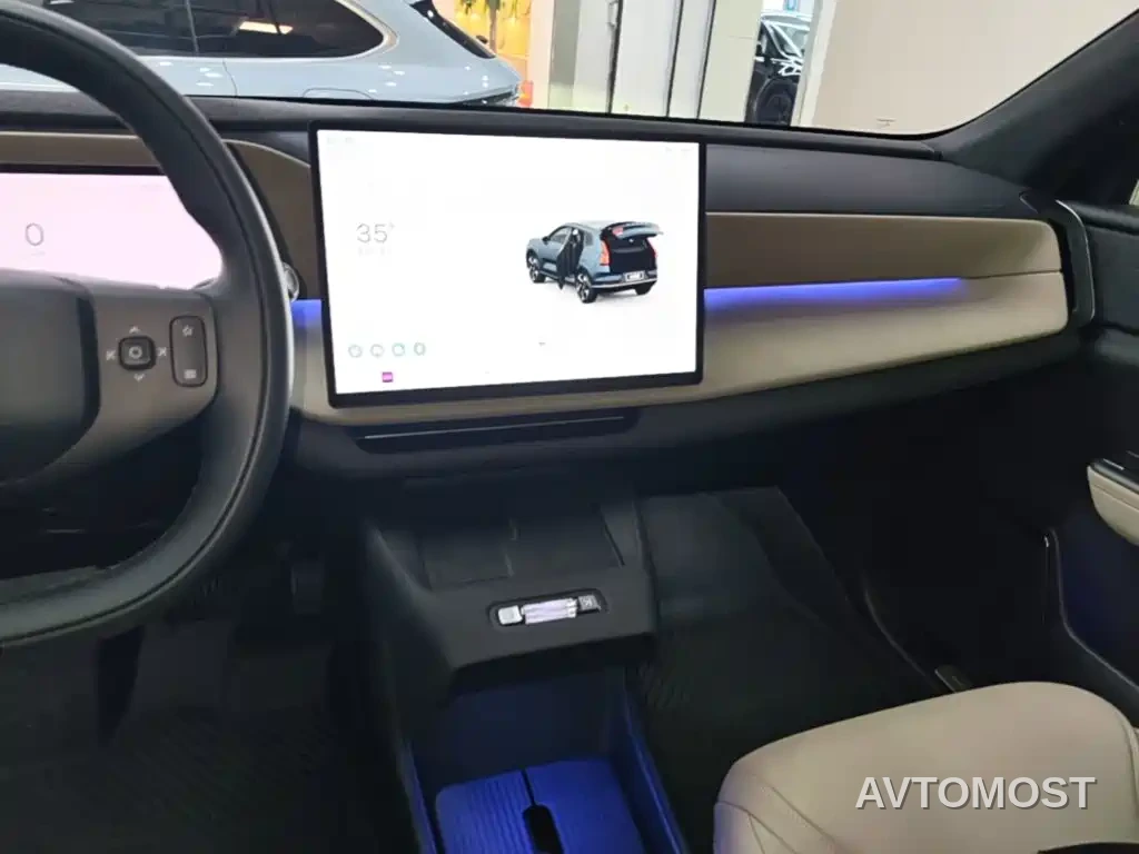 Volvo XC70 Plug-in Hybrid 2025 Standard — фото 13