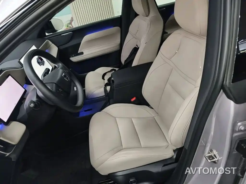 Volvo XC70 Plug-in Hybrid 2025 Standard — фото 15