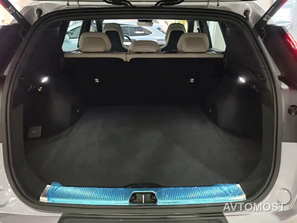 Volvo XC70 Plug-in Hybrid 2025 Standard — фото 19