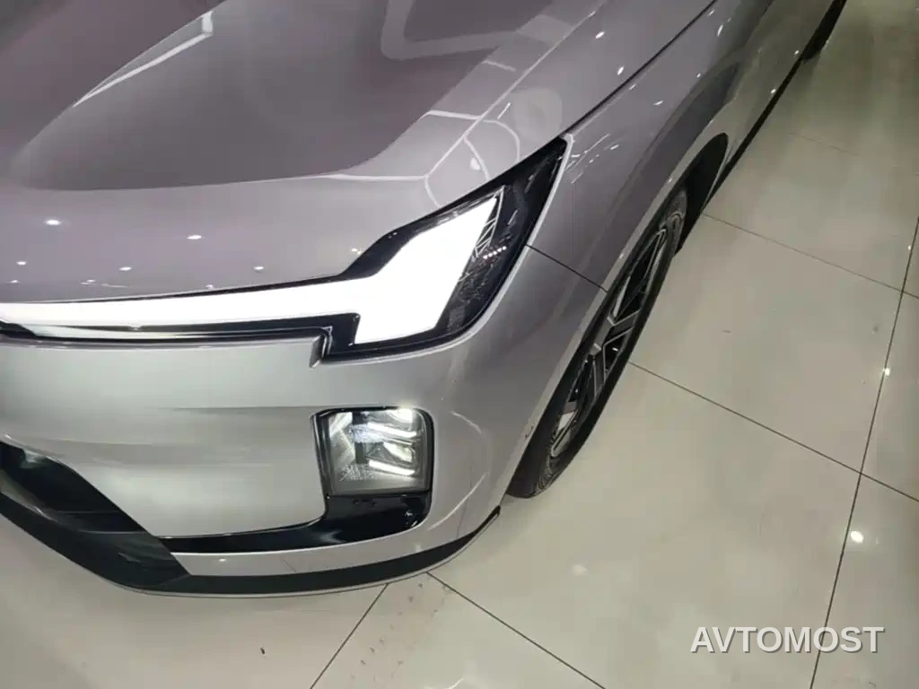Volvo XC70 Plug-in Hybrid 2025 Standard — фото 24