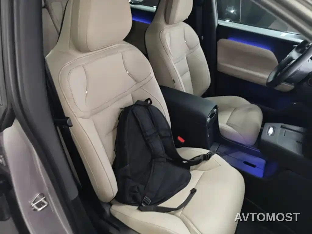 Volvo XC70 Plug-in Hybrid 2025 Standard — фото 25