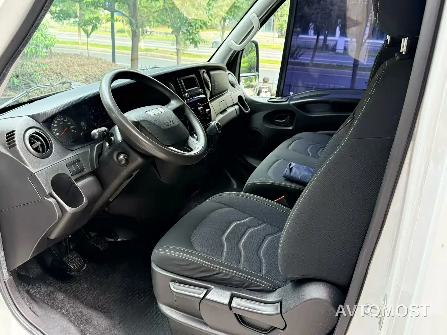 Iveco Daily 2021 2.0T Manual Chaorui Short Wheelbase Low Roof Sliding Door F1A — фото 7