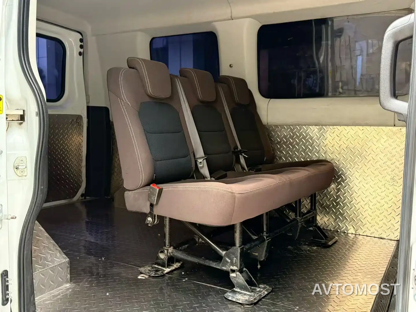 Iveco Daily 2021 2.0T Manual Chaorui Short Wheelbase Low Roof Sliding Door F1A — фото 8