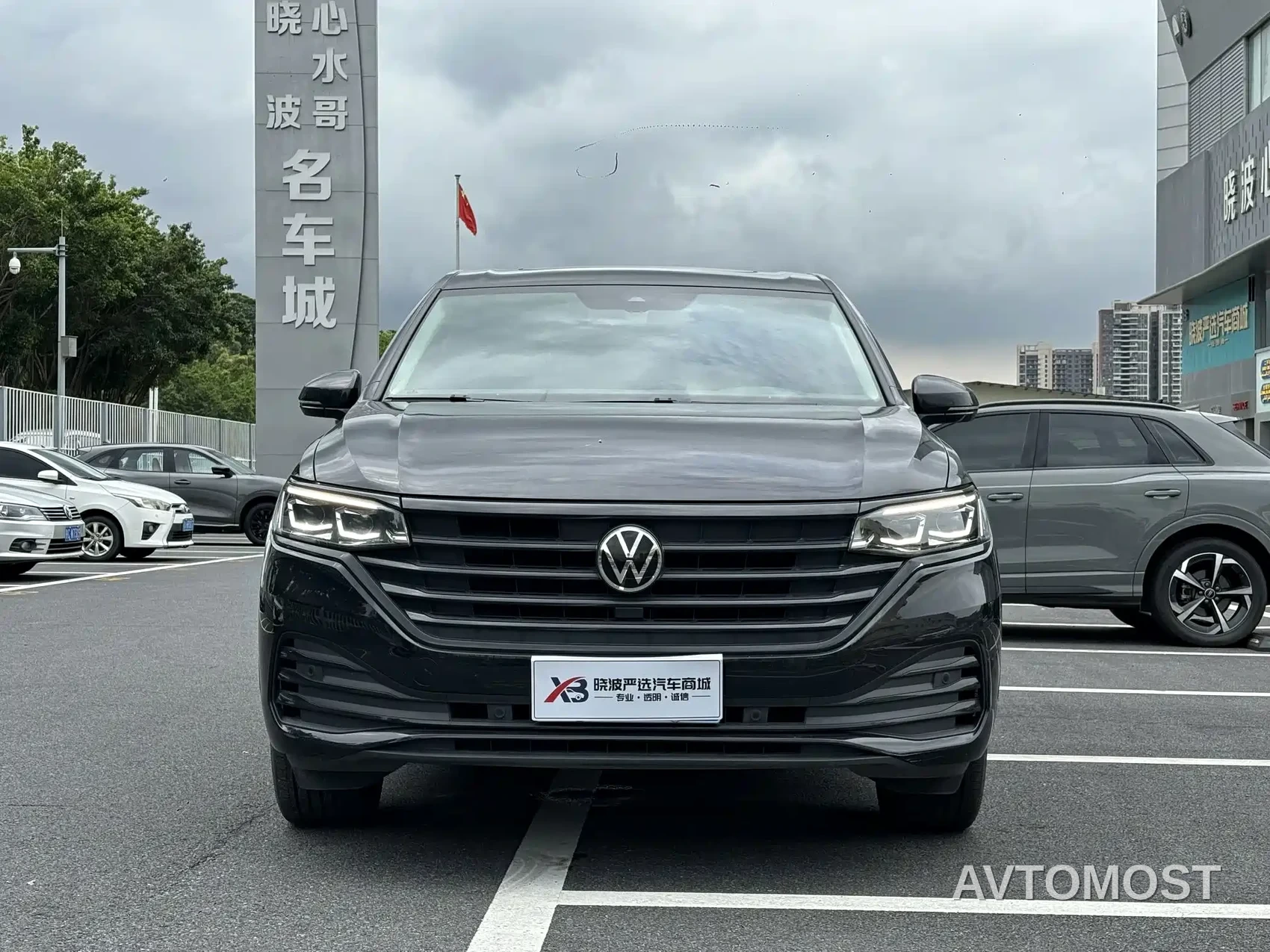 Volkswagen Viloran 2023 Facelift 380TSI Premium Edition — фото 2