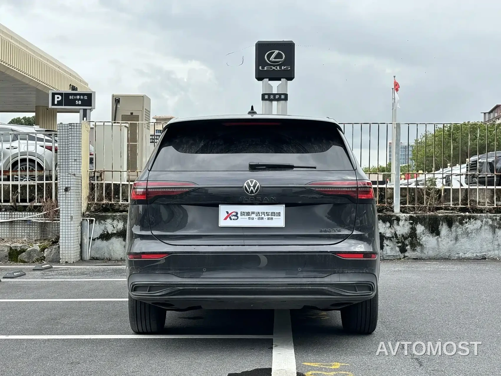 Volkswagen Viloran 2023 Facelift 380TSI Premium Edition — фото 5
