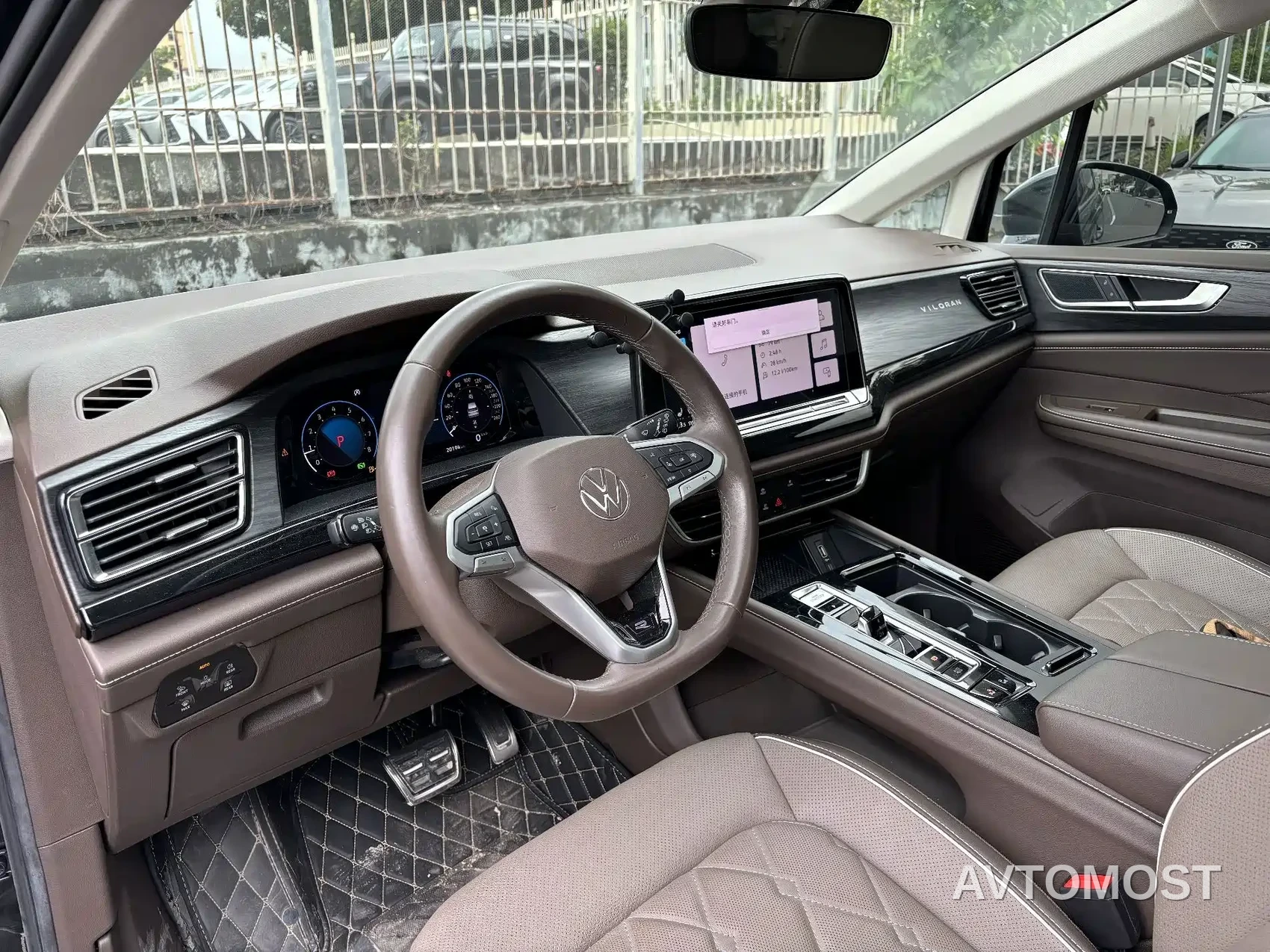 Volkswagen Viloran 2023 Facelift 380TSI Premium Edition — фото 10
