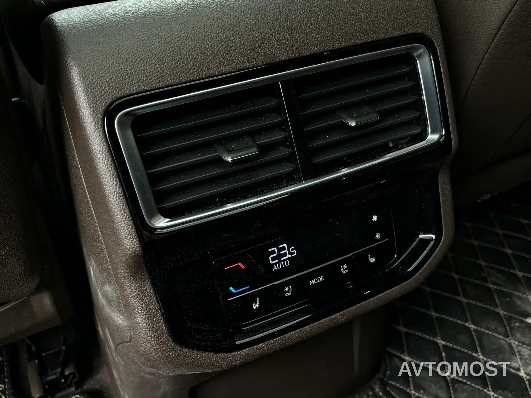 Volkswagen Viloran 2023 Facelift 380TSI Premium Edition — фото 12