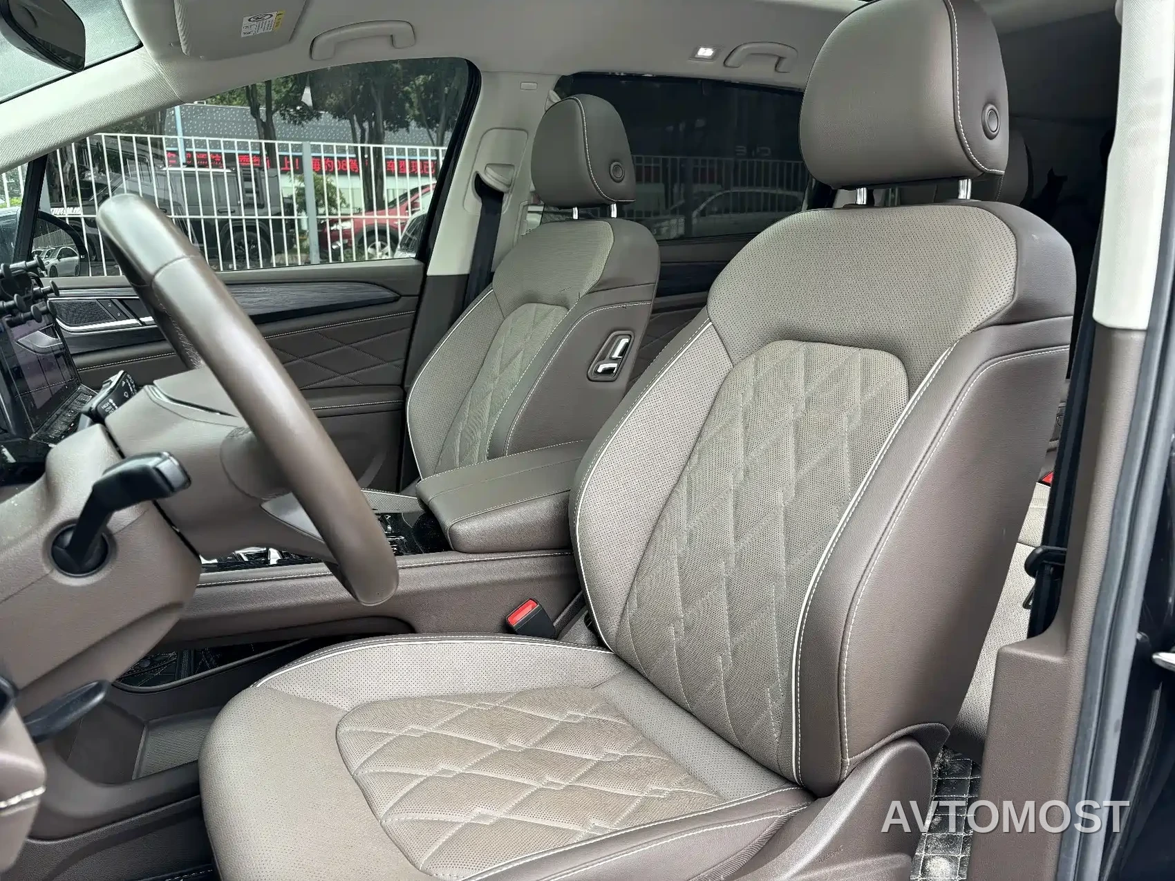 Volkswagen Viloran 2023 Facelift 380TSI Premium Edition — фото 15