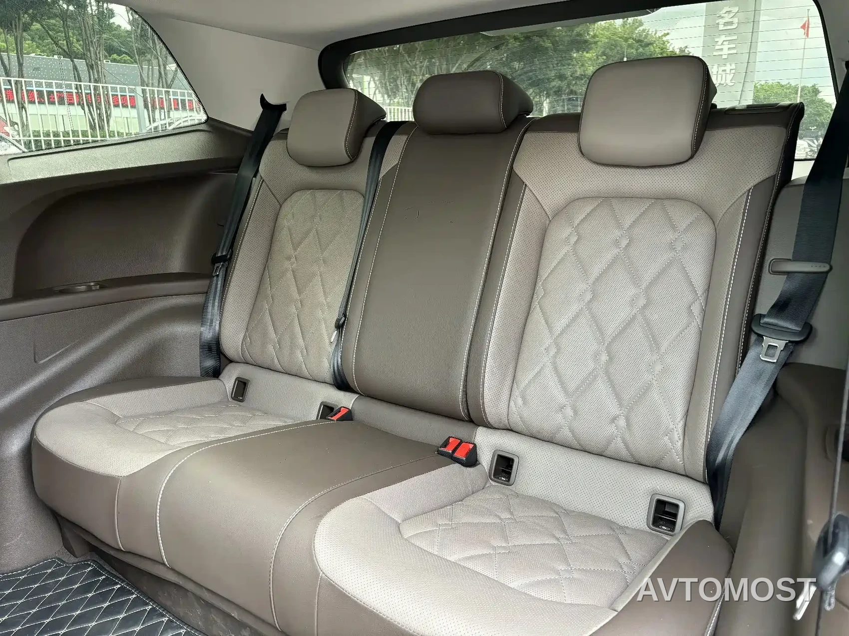 Volkswagen Viloran 2023 Facelift 380TSI Premium Edition — фото 18