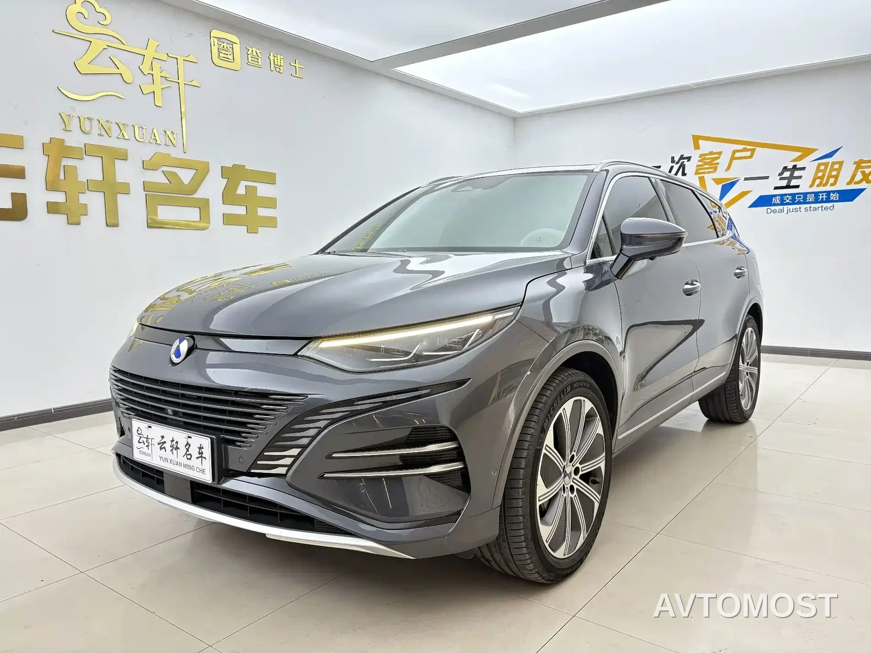 Denza N8 2023 Model AWD Super Hybrid Flagship 7-Seater — фото 1