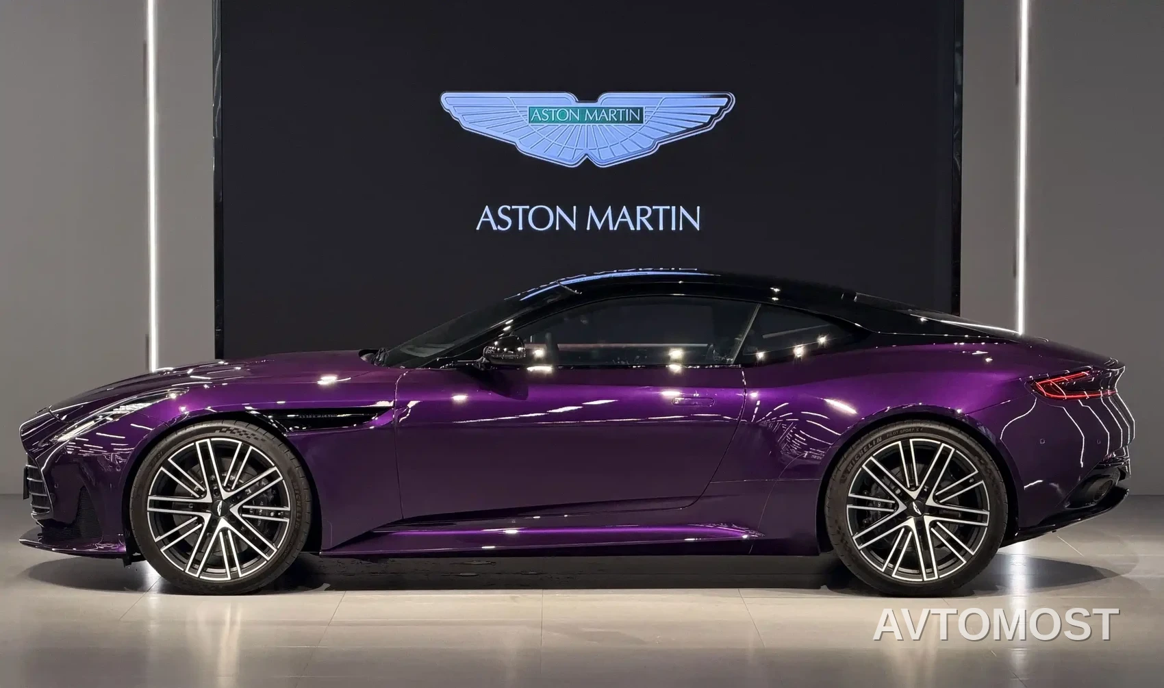 Aston Martin DB12 2023 4.0T V8 Coupe — фото 3