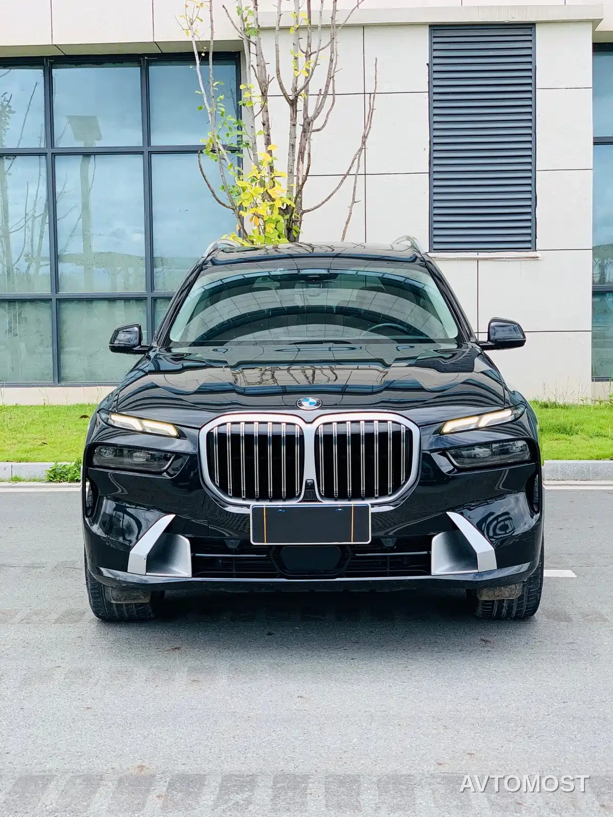 BMW X7 2023 xDrive40i Leading Luxury Package — фото 1