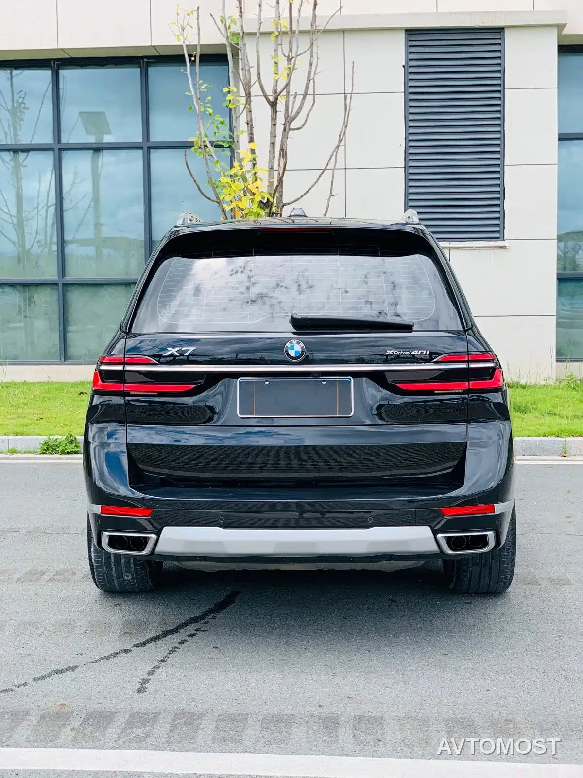 BMW X7 2023 xDrive40i Leading Luxury Package — фото 2