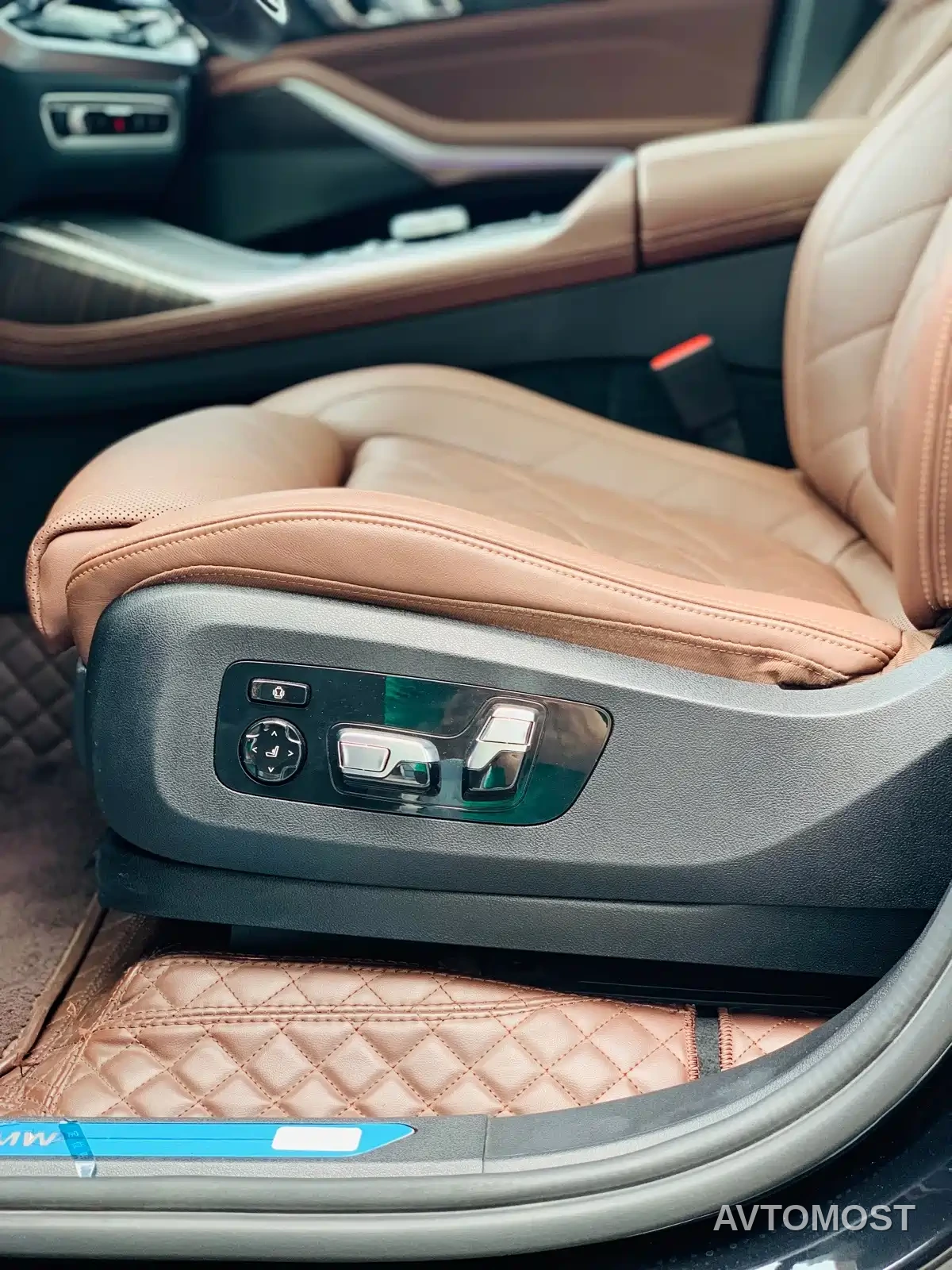 BMW X7 2023 xDrive40i Leading Luxury Package — фото 8